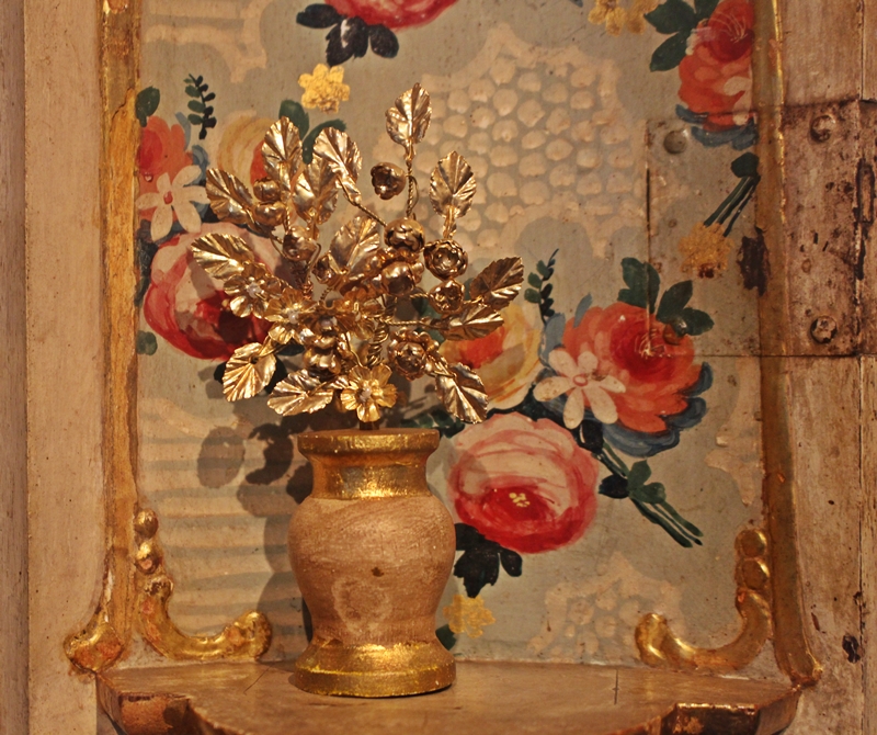 Detalhe de oratório bala erudito exposto do Museu do Oratório, em Ouro Preto.