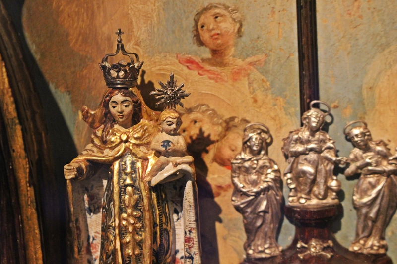 Oratório de Salão erudito exposto do Museu do Oratório, em Ouro Preto.