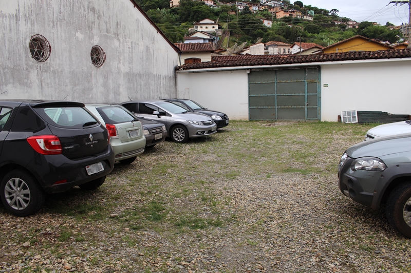 Estacionamento da Pousada do Ouvidor, em Ouro Preto.