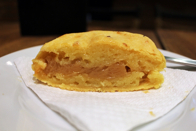 Pão de queijo com doce de leite da Hamburgueria Pão de Queijo, em Ouro Preto.