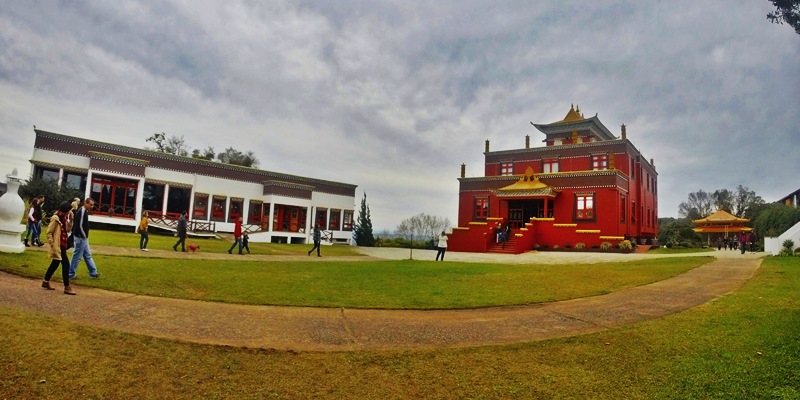 templo budista de tres coroas