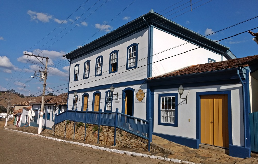 Casarão histórico onde está a recepção da Pousada Solar dos Montes, no município de Santana dos Montes, a 130 quilômetros de Belo Horizonte, em Minas Gerais.