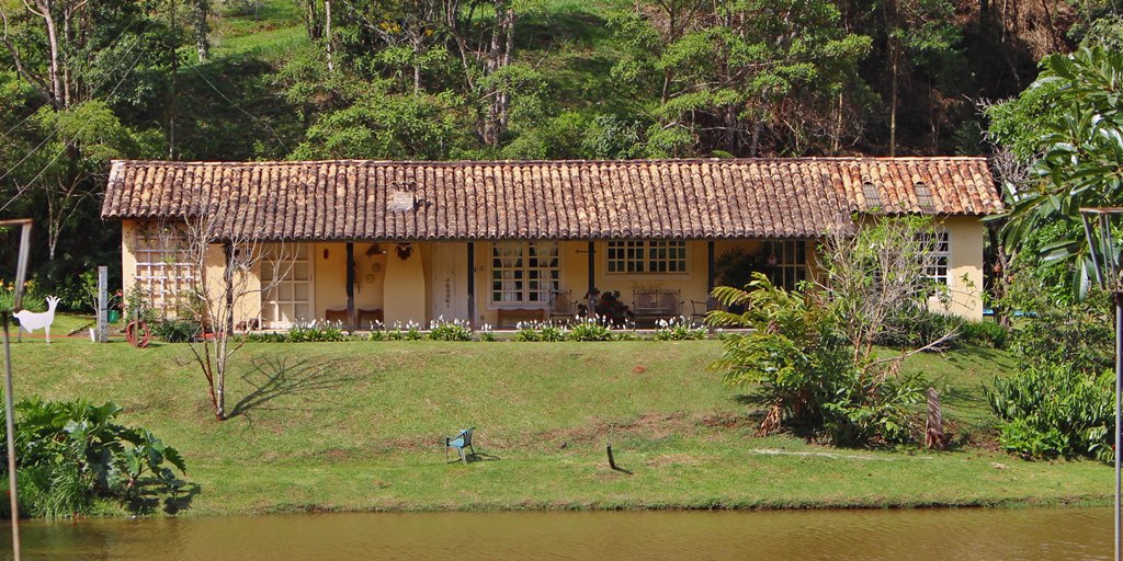 Casa Chalé na Fazenda Santa Marina, no município de Santana dos Montes, que faz parte da Estrada Real e do Circuito Villas e Fazendas.