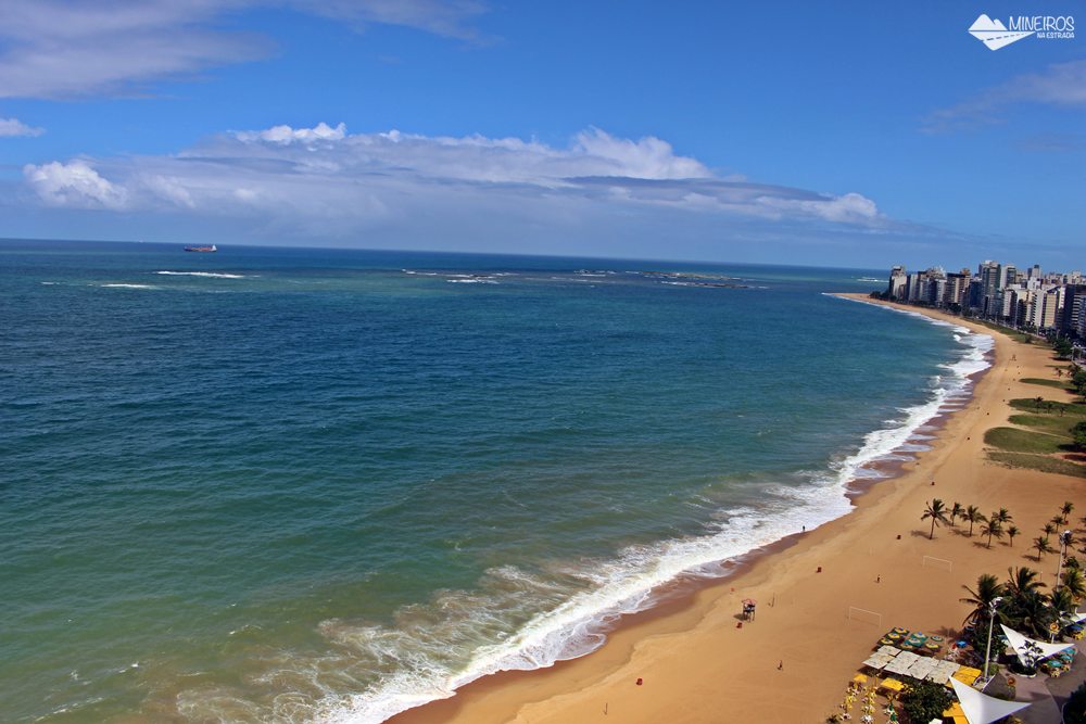 Vista da Praia da Costa, de um quarto luxo do Quality Suítes Vila Velha,