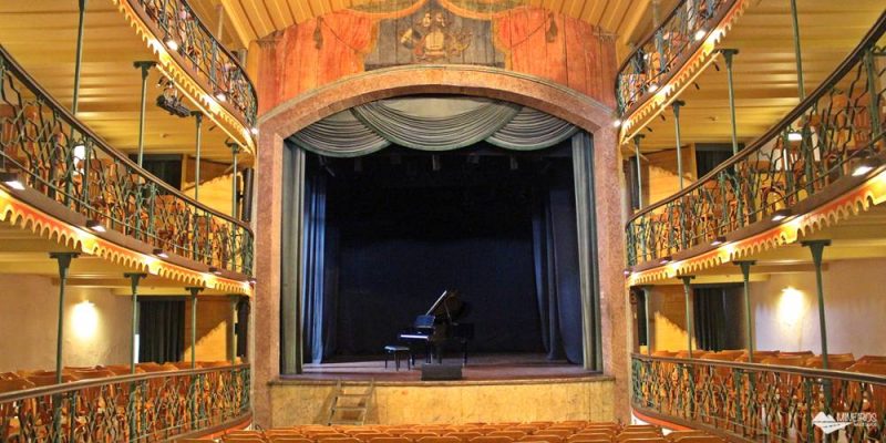 Visita ao Teatro Municipal de Ouro Preto, o mais antigo das Américas