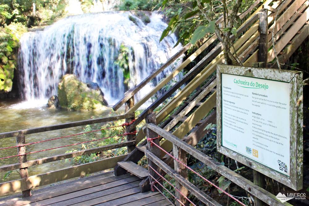 A Estância Mimosa é uma propriedade particular aberta ao ecoturismo, em Bonito, Mato Grosso do Sul. As atividades oferecidas são trilhas e cachoeiras, cavalgada e observação de pássaros.
