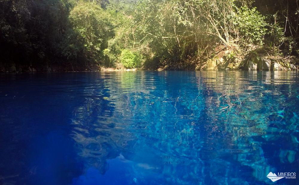 A Lagoa Misteriosa, em Bonito, é uma caverna inundada com águas incrivelmente azuis, e cuja profundidade total ainda é desconhecida. 