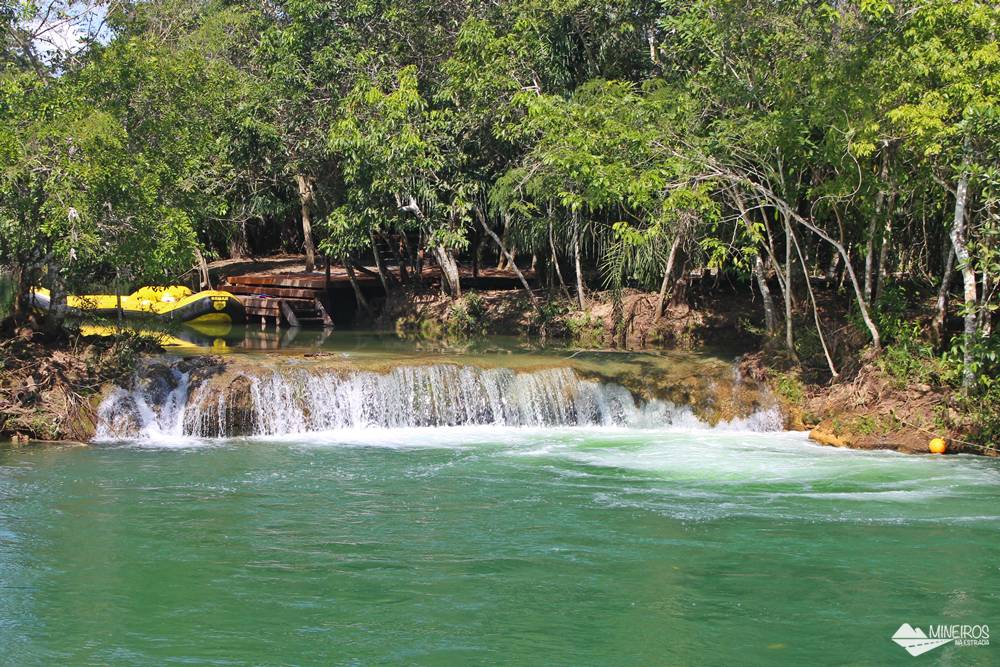 Nas Cachoeiras Serra da Bodoquena há trilhas, passeio de bote, uma pequena tirolesa aquática e balneário. Um almoço caseiro está incluído. Bodoquena fica a 70 km de Bonito, Mato Grosso do Sul, Centro-Oeste do Brasil.