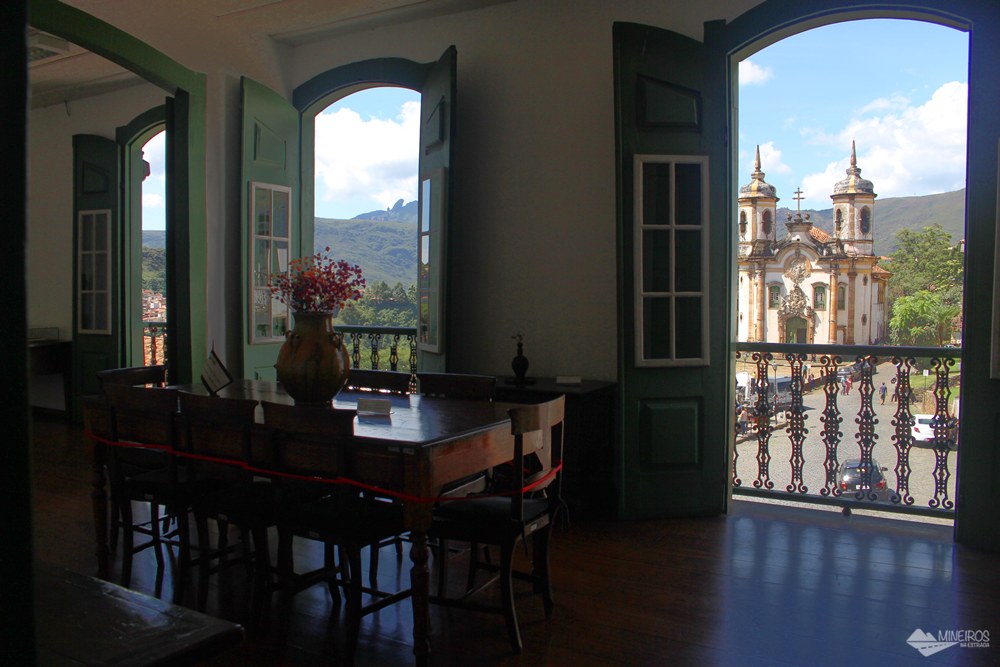 A Casa de Tomás Antônio Gonzaga, em Ouro Preto, o Poeta Inconfidente,é aberta à visitação. Há visitas guiadas de segunda a sexta e exposição de artesanato nos finais de semana.