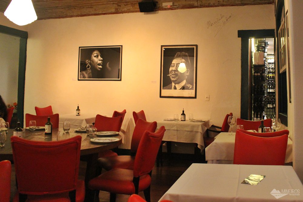 O Passo Pizza Jazz é um restaurante que funciona em um lindo casarão no Centro Histórico de Ouro Preto e serve pizzas e outras refeições.