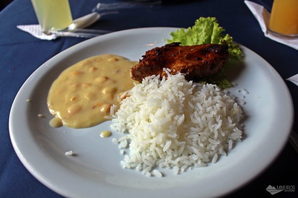 A Casa do Ouvidor é um restaurante que serve pratos a la carte,no almoço e jantar, localizado na rua Direita, em Ouro Preto.
