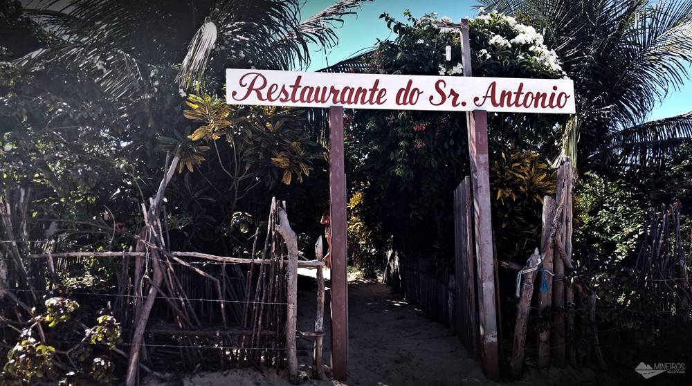 O passeio para Canto do Atins, nos Lençóis Maranhenses, tem parada para almoço em um dos restaurantes famosos pelo camarão grelhado. Nós almoçamos no restaurante do Antônio, que é chamado de Canto dos Lençóis.