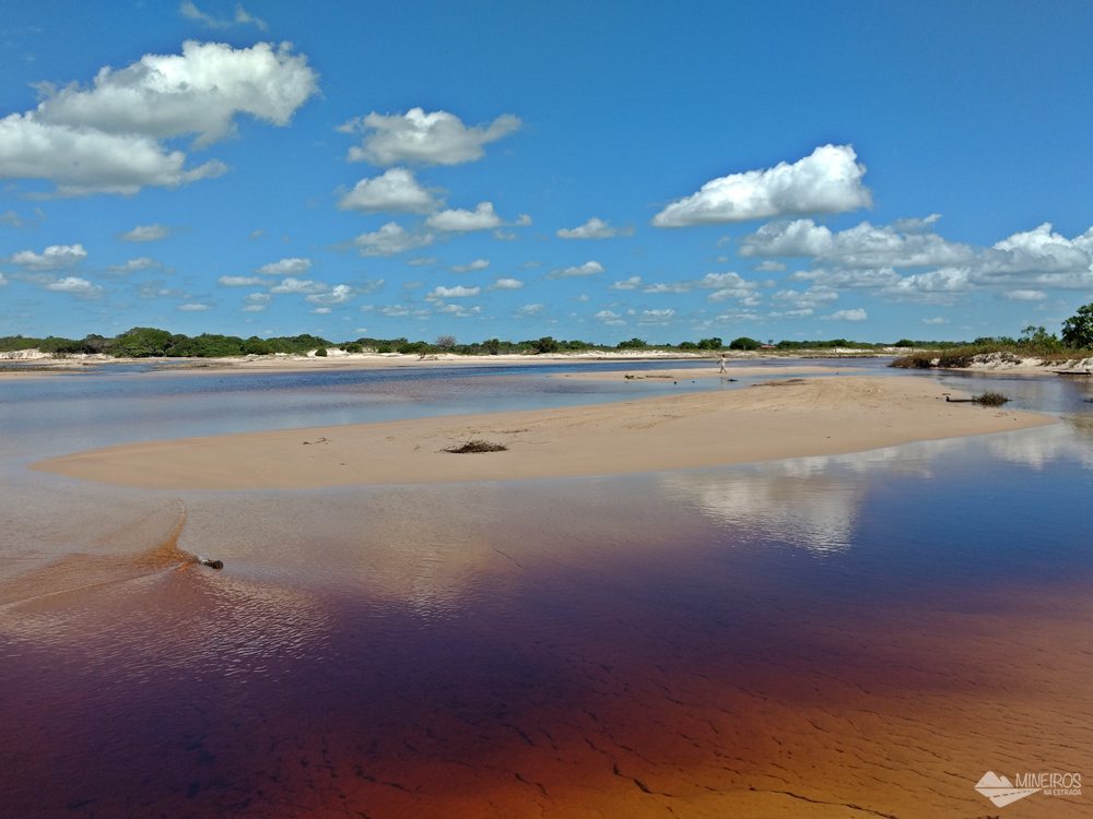 Para se chegar a Santo Amaro do Maranhão, nos Lençóis Maranhenses, é preciso atravessar uma área alagada. 