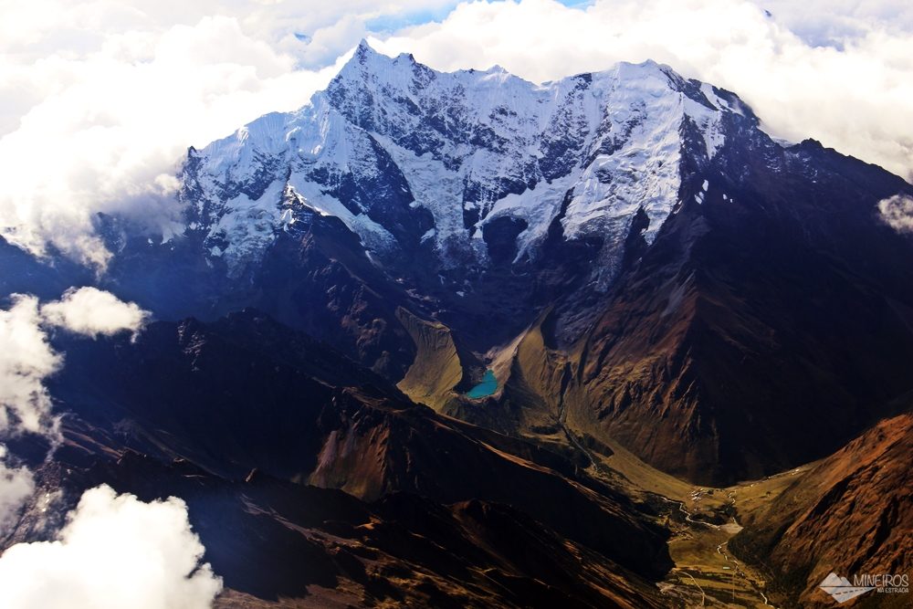 Vista da Cordilheira dos Andes no voo entre Lima e Cusco