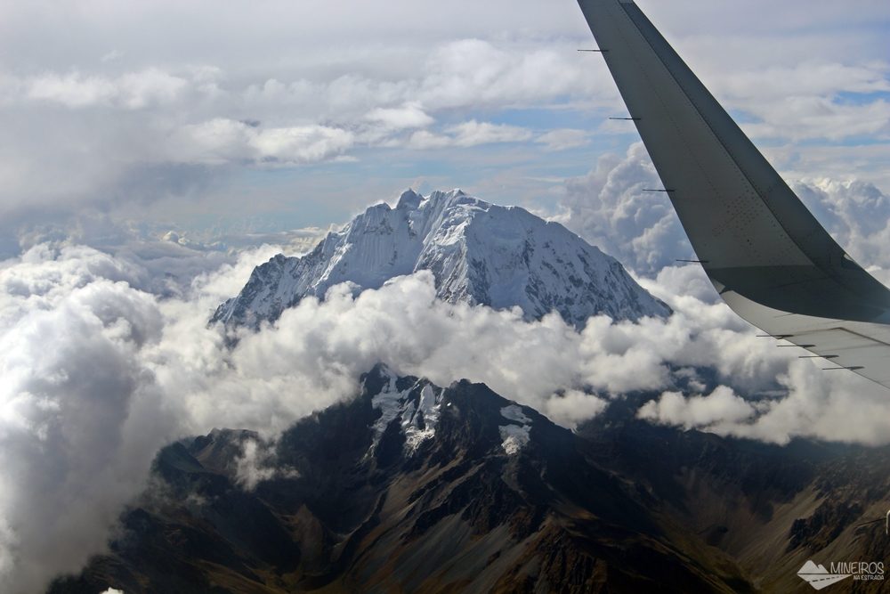 Vista da Cordilheira dos Andes no voo entre Lima e Cusco
