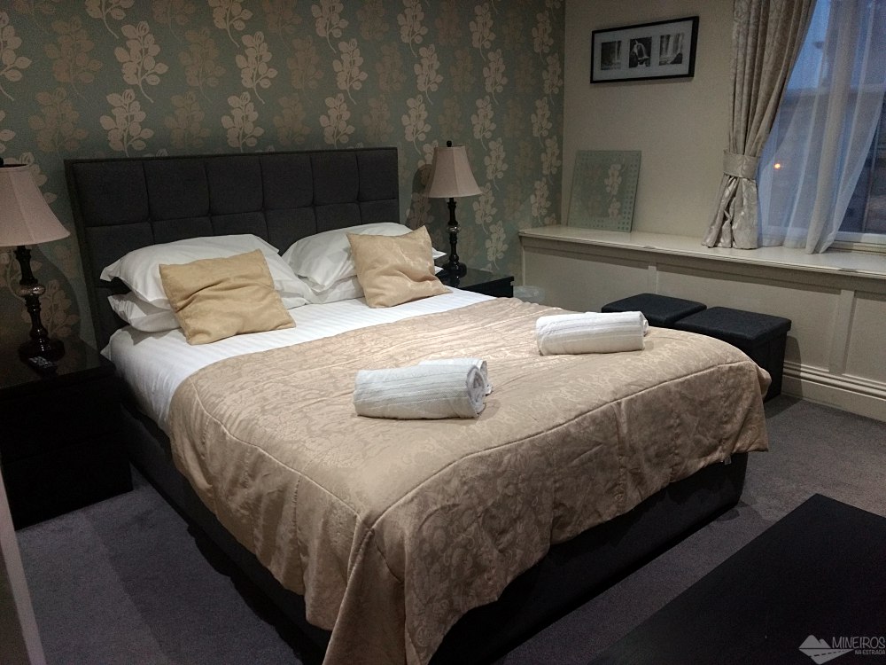 Está procurando onde ficar em Edimburgo? Veja nosso review do hotel Palmerston Suites, uma opção de hospedagem com ótimo custo benefício.