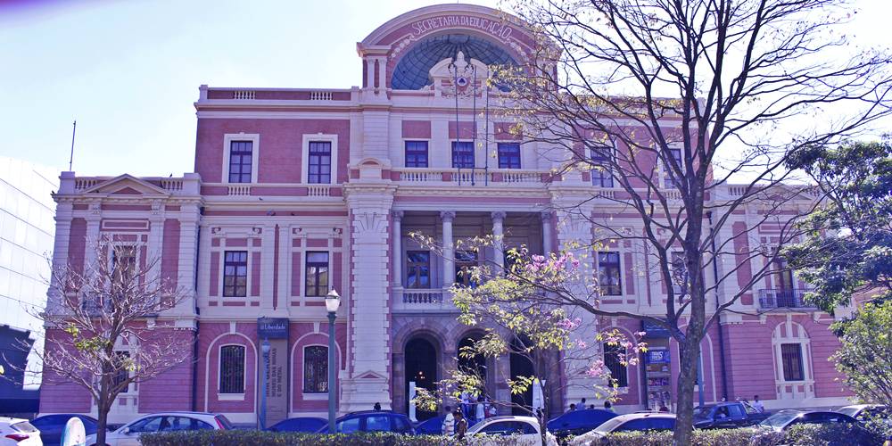 Museu das Minas e do Metal, o "prédio rosa" do Circuito Cultural da Praça da Liberdade.