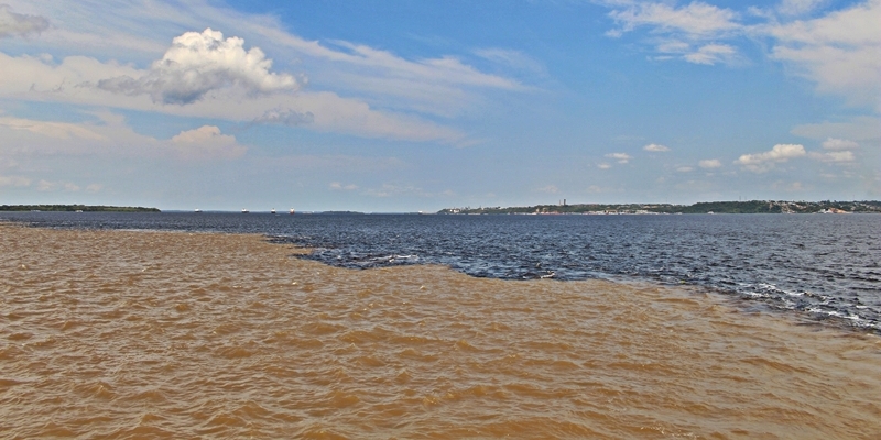 Manaus: o Encontro das Águas dos rios Negro e Solimões