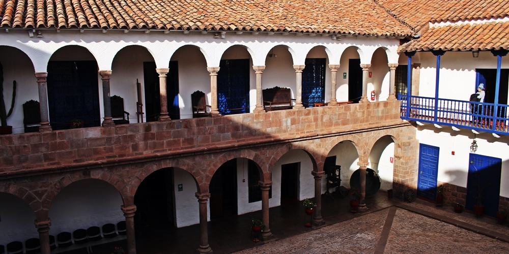 O Museu Histórico Regional Casa Garcilaso conta a história de Cusco, da pré-história até ao período colonial.