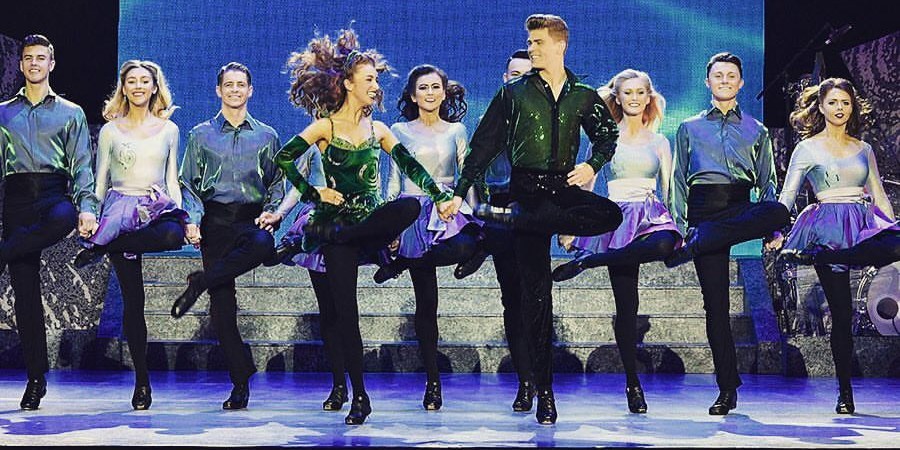 Como é assistir ao show do Riverdance, o grupo de dança irlandesa famoso por seu sapateado impecável!