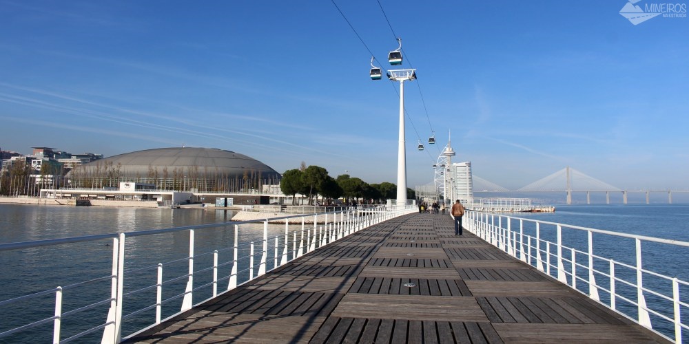 O Parque das Nações é uma área moderna de Lisboa, onde estão localizados o Oceanário, museus e o teleférico.